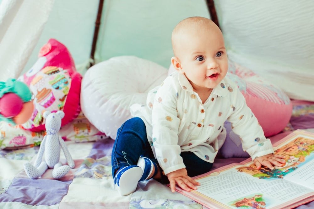 Speech and language development in babies and toddlers